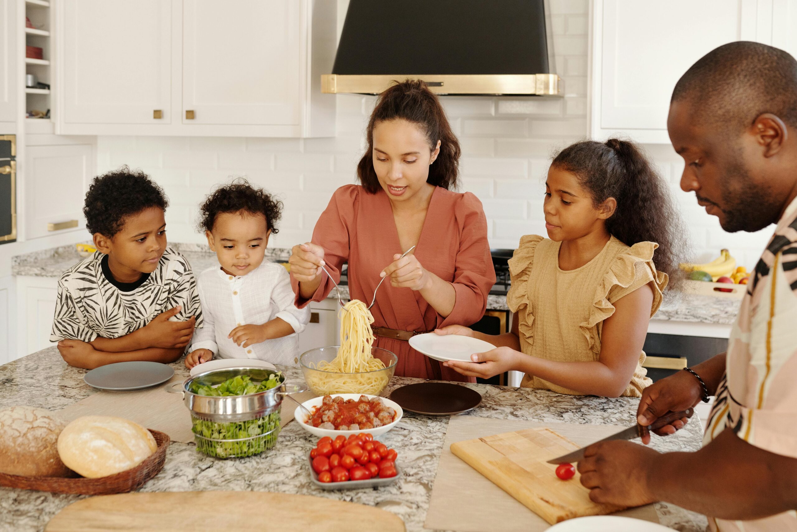 Make an Eating Plan for Your Children: Stop Mealtime Conflicts